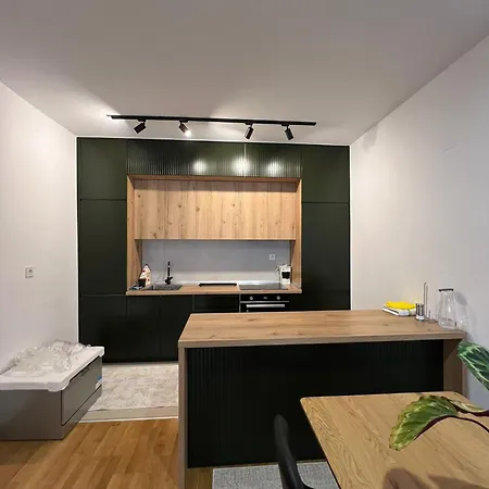 Appartamento Cozy With Free Parking Skopje