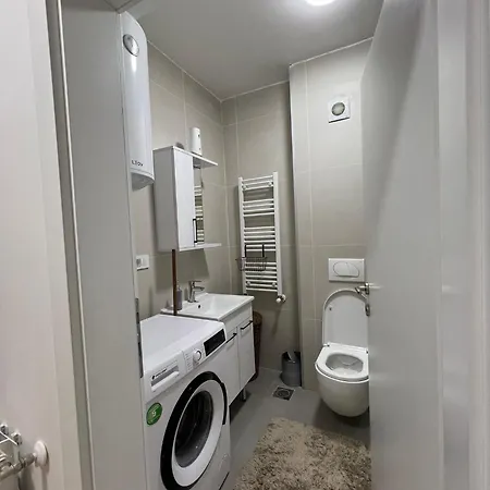 Cozy With Free Parking