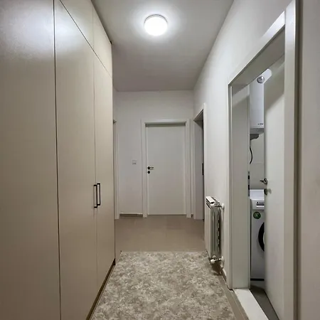 Cozy With Free Parking